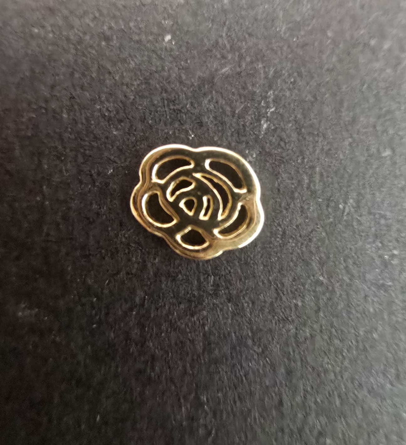 Charm Oro 18k Camellia