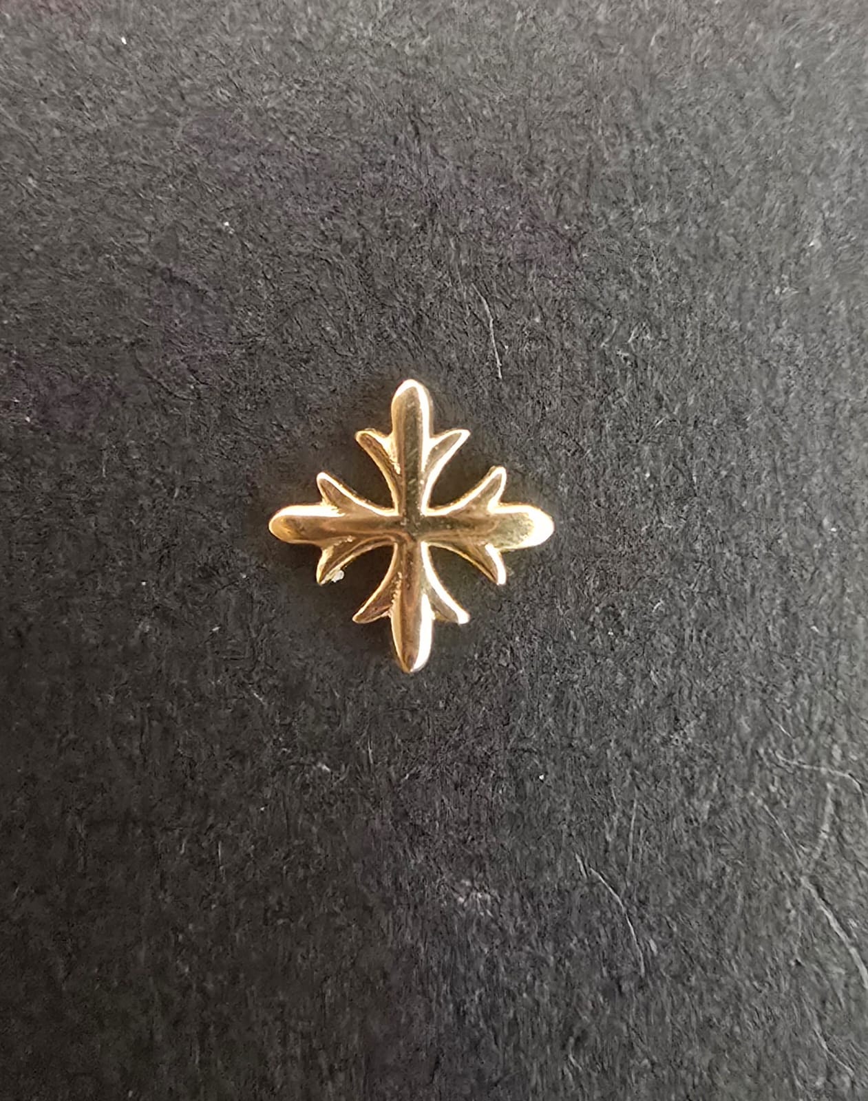 Charm Oro 18k Star Cross