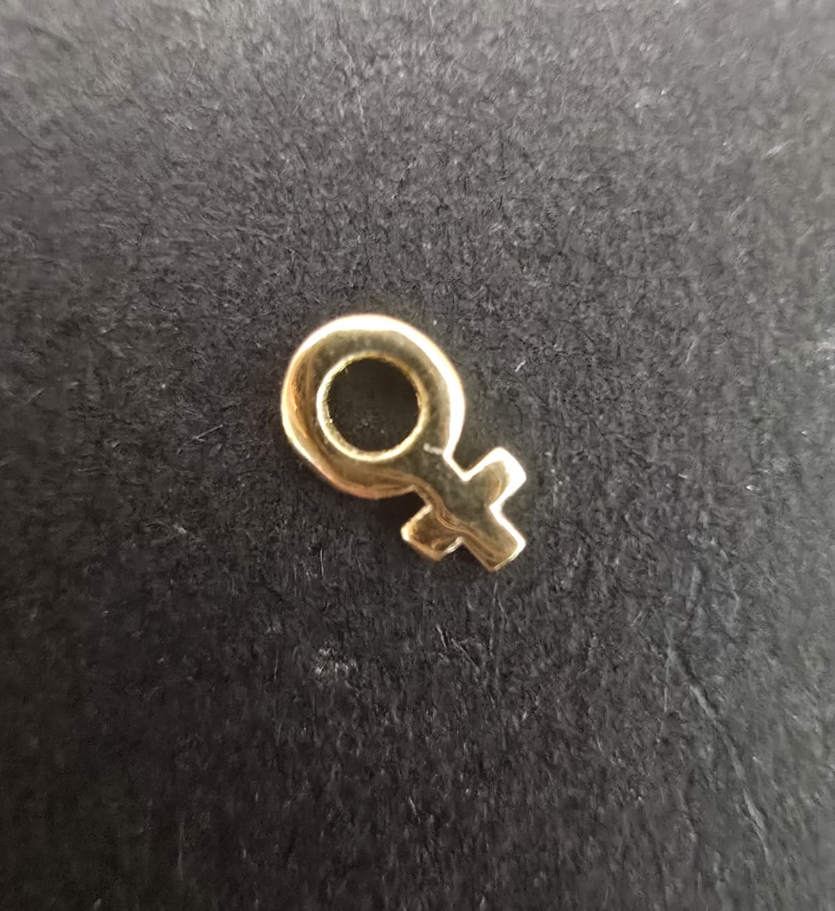 Charm Oro 18k Girl Sign