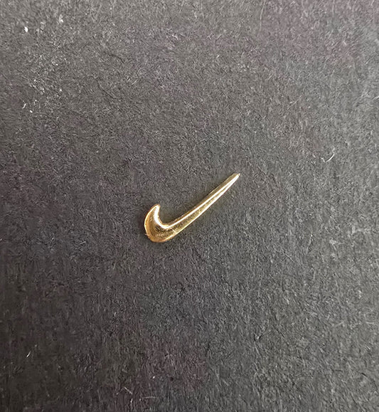 Charm Oro 18k Nike