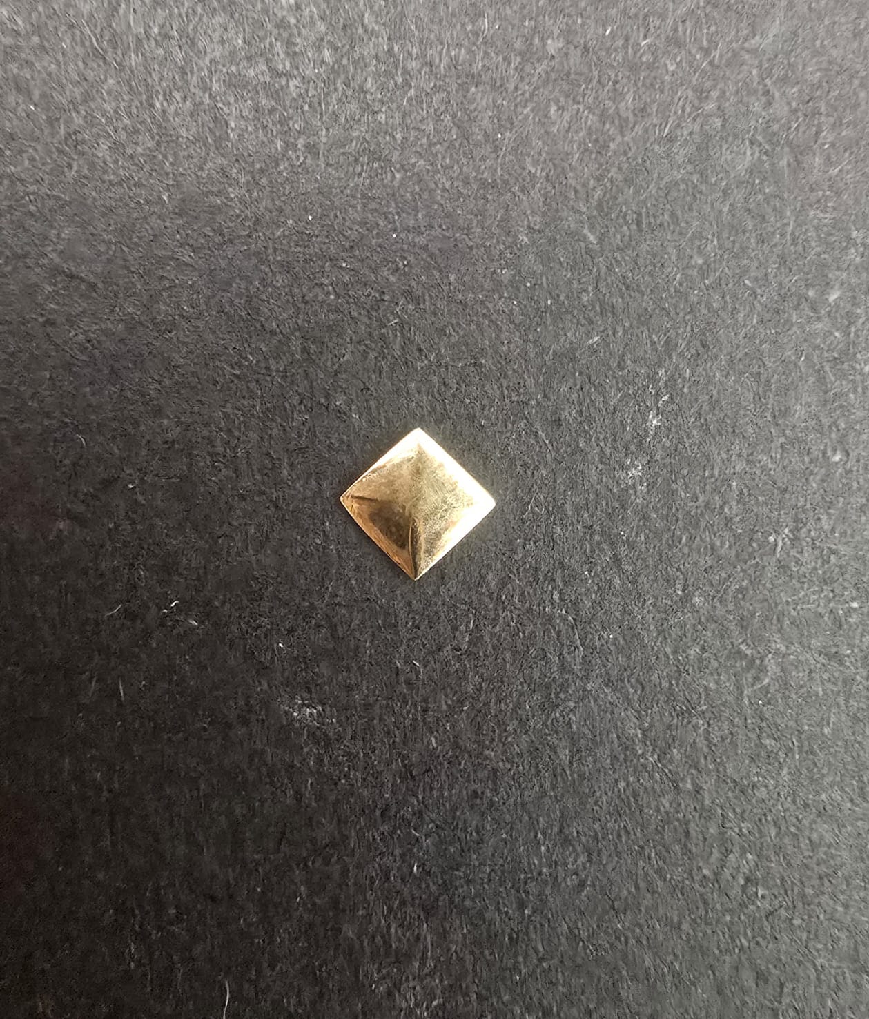 Charms oro 18k Pyramid